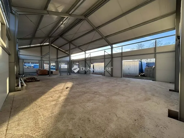 Eladó kereskedelmi és ipari ingatlan Üllő 600 nm