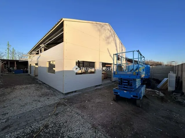 Eladó kereskedelmi és ipari ingatlan Üllő 600 nm