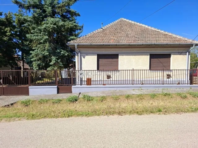 Eladó ház Dány 78 nm