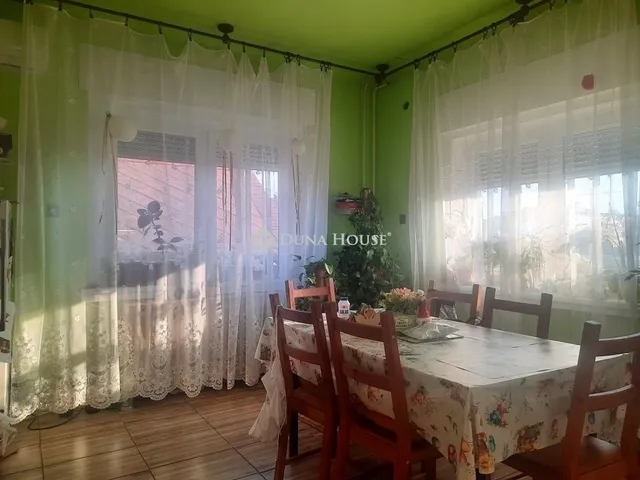 Eladó ház Újhartyán 168 nm
