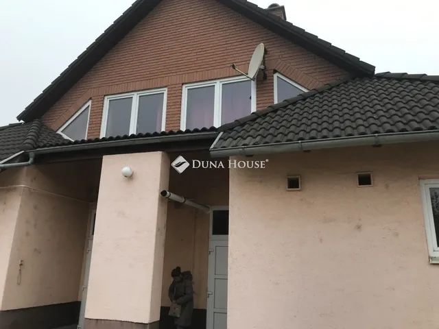 Eladó ház Nagyvenyim 382 nm