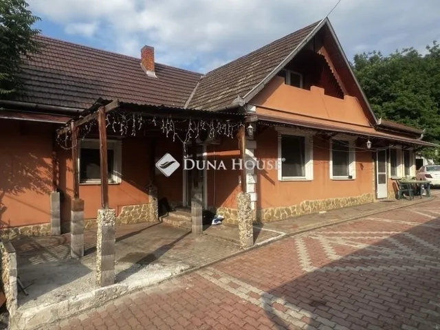 Eladó ház Dunaújváros 250 nm