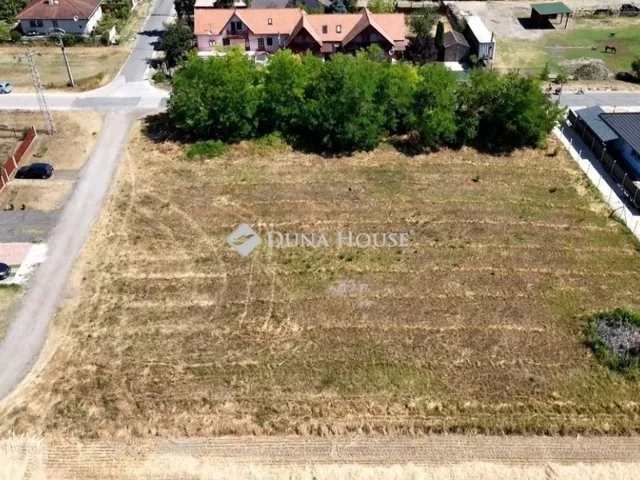 Eladó telek Majosháza 2727 nm