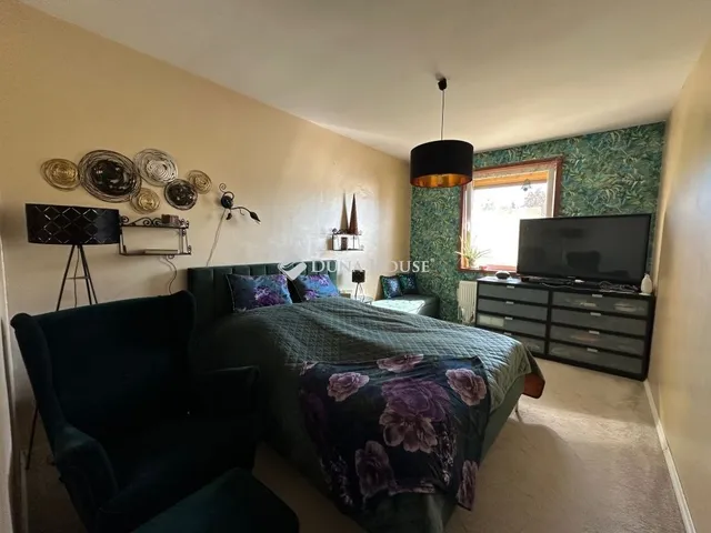 Eladó ház Érd, Fenyves-Parkváros 375 nm