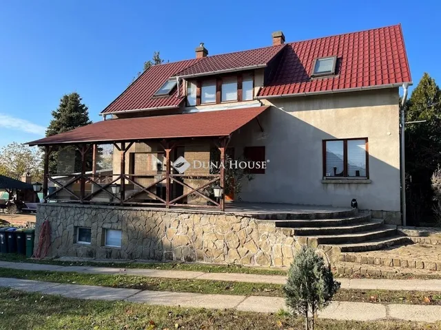 Eladó ház Érd, Vincellér 248 nm