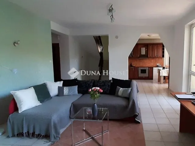 Eladó ház Érd, Fenyves-Parkváros 194 nm