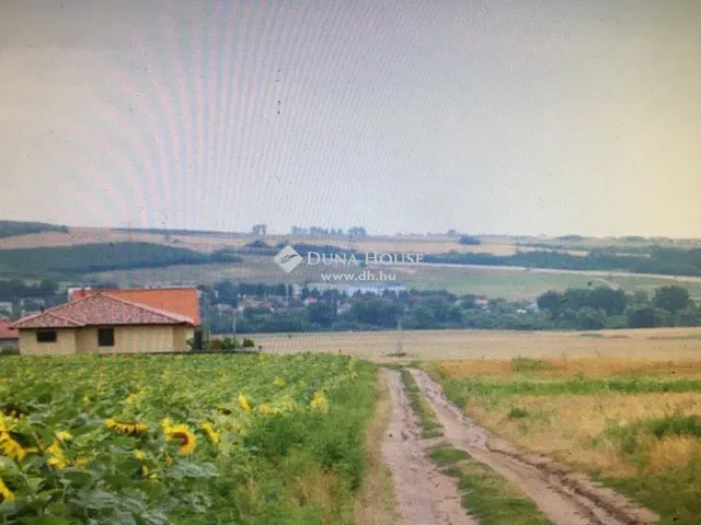 Eladó telek Pécel 24068 nm