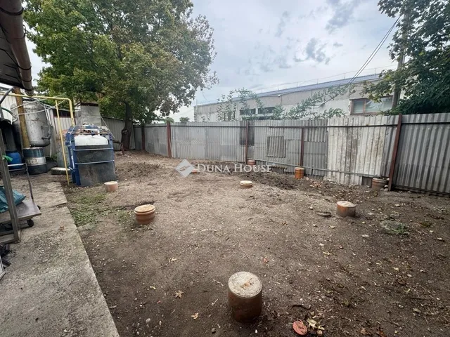 Eladó kereskedelmi és ipari ingatlan Törökbálint 200 nm