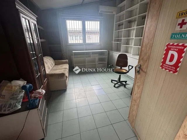 Eladó kereskedelmi és ipari ingatlan Törökbálint 200 nm