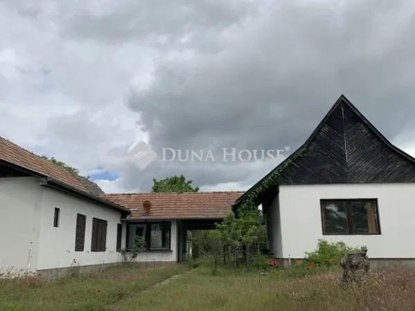 Eladó ház Paks 140 nm