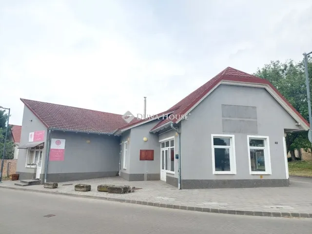 Eladó ház Paks 159 nm