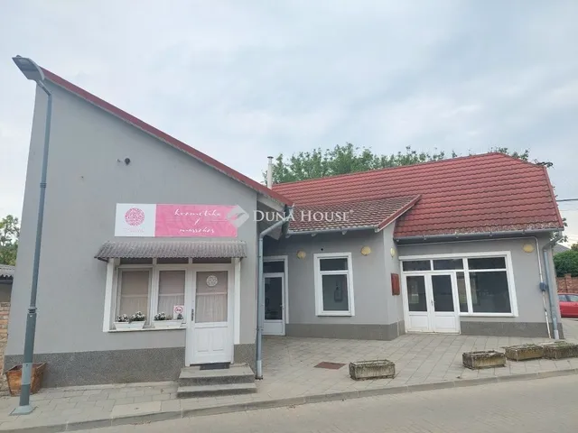 Eladó ház Paks 159 nm