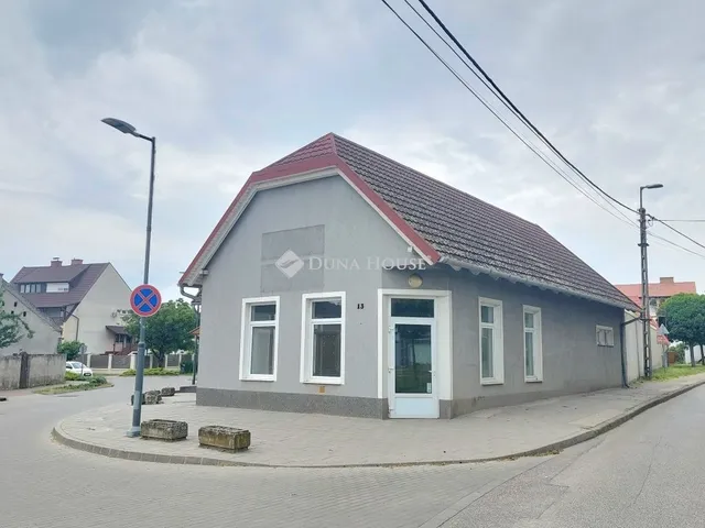 Eladó ház Paks 159 nm