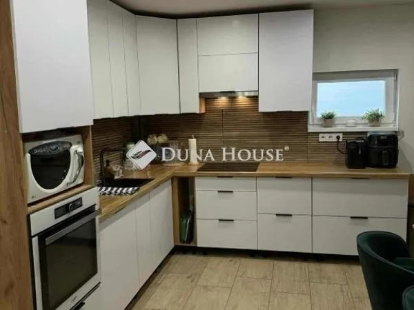 Eladó ház Halásztelek 300 nm