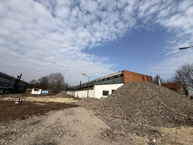 Eladó kereskedelmi és ipari ingatlan Székesfehérvár 6074 nm