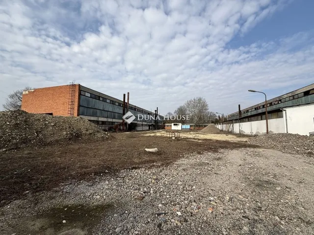 Eladó kereskedelmi és ipari ingatlan Székesfehérvár 4581 nm