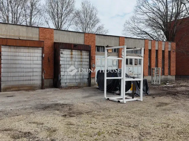 Eladó kereskedelmi és ipari ingatlan Székesfehérvár 710 nm