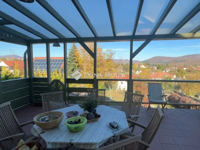 Eladó ház Solymár 220 nm