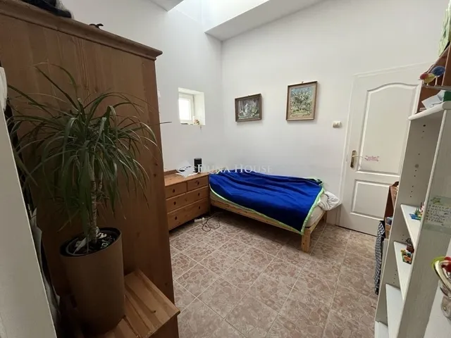 Eladó ház Sóskút 400 nm