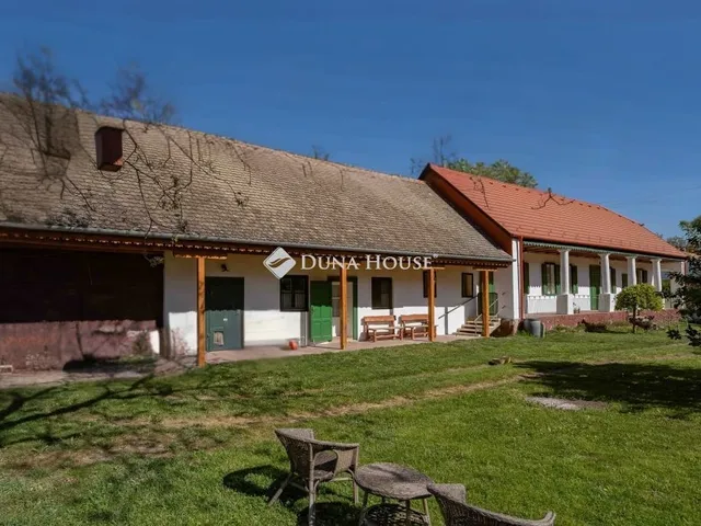Eladó ház Etyek 313 nm