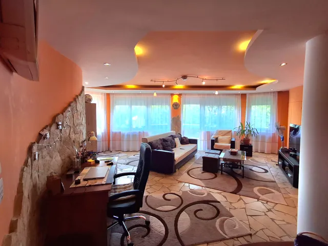 Eladó lakás Debrecen, Széchenyikert 72 nm