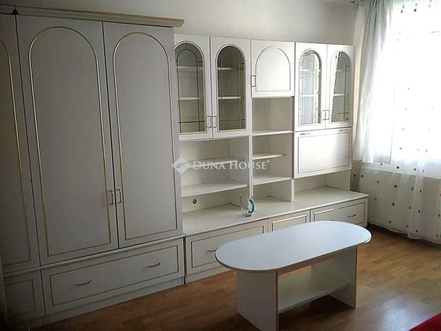 Eladó lakás Debrecen, Széchenyikert 64 nm