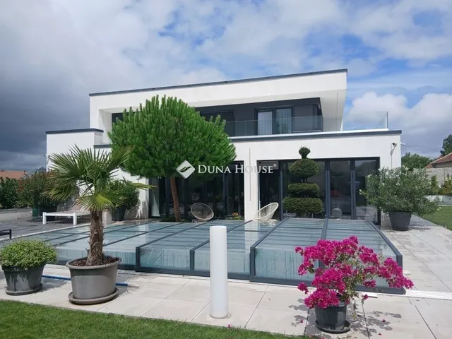 Eladó ház Debrecen, Lencztelep 310 nm