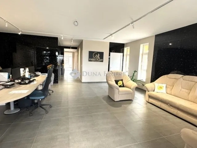 Eladó kereskedelmi és ipari ingatlan Debrecen 148 nm