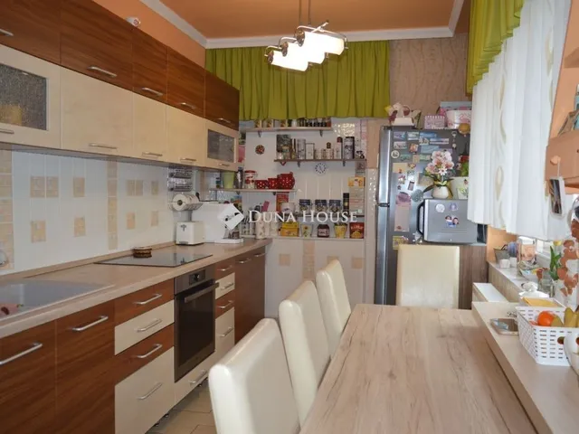 Eladó ház Debrecen, Veres Péter-kert 240 nm