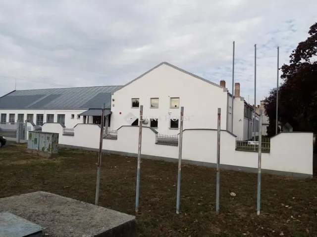 Eladó kereskedelmi és ipari ingatlan Komádi 4900 nm