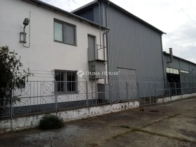Eladó kereskedelmi és ipari ingatlan Komádi 4900 nm