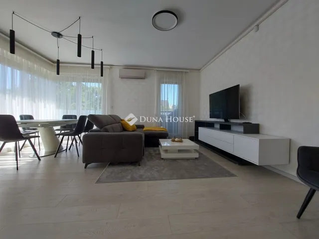 Eladó lakás Debrecen, Széchenyikert 67 nm
