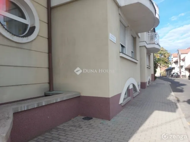 Eladó kereskedelmi és ipari ingatlan Debrecen, Óváros 53 nm