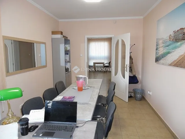 Eladó kereskedelmi és ipari ingatlan Debrecen, Belváros 49 nm