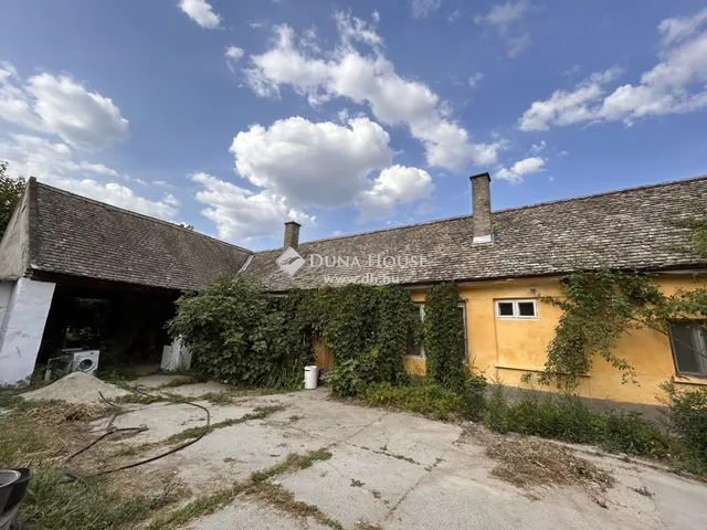 Eladó ház Szeremle 195 nm