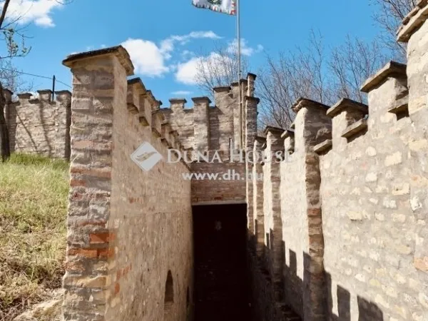 Eladó kereskedelmi és ipari ingatlan Sükösd 300 nm