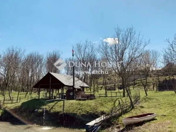 Eladó kereskedelmi és ipari ingatlan Sükösd 300 nm