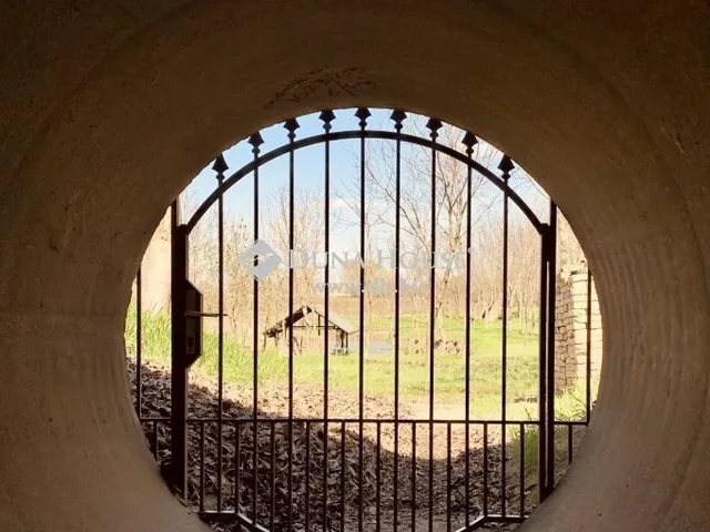 Eladó kereskedelmi és ipari ingatlan Sükösd 300 nm