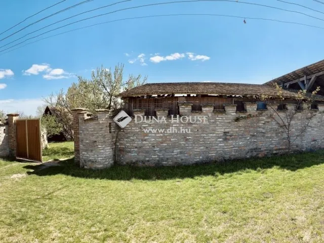 Eladó kereskedelmi és ipari ingatlan Sükösd 300 nm