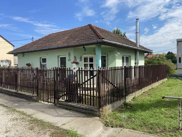 Eladó ház Decs 83 nm