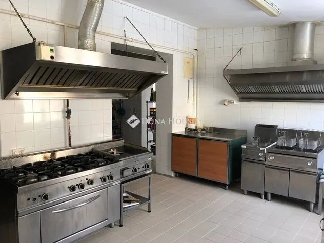 Eladó kereskedelmi és ipari ingatlan Tolna 5500 nm