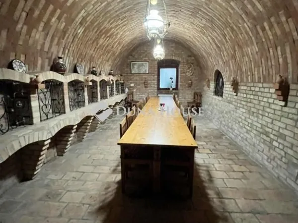 Eladó kereskedelmi és ipari ingatlan Hőgyész 200 nm