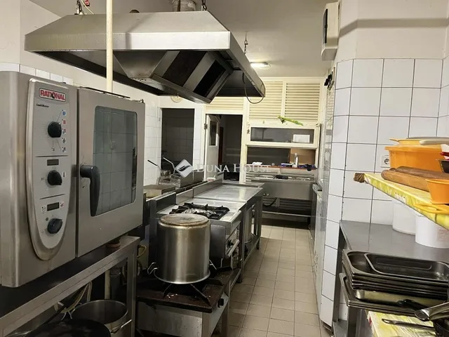 Eladó kereskedelmi és ipari ingatlan Hőgyész 200 nm