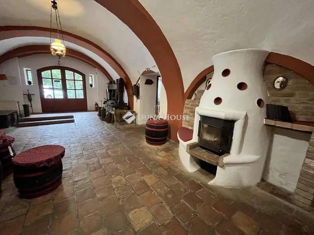 Eladó kereskedelmi és ipari ingatlan Hőgyész 200 nm