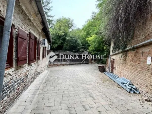 Eladó kereskedelmi és ipari ingatlan Hőgyész 200 nm