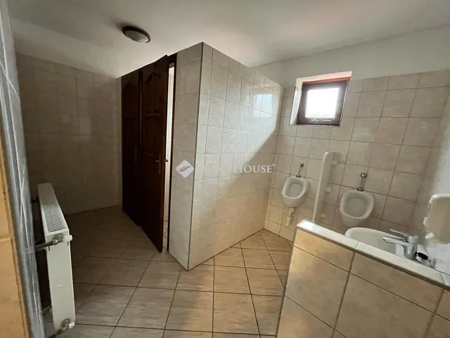 Eladó kereskedelmi és ipari ingatlan Hőgyész 200 nm