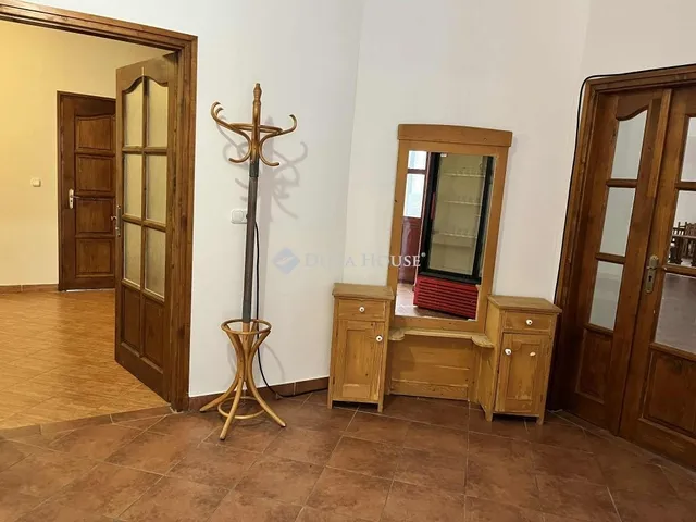 Eladó kereskedelmi és ipari ingatlan Hőgyész 200 nm