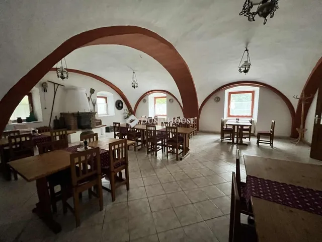 Eladó kereskedelmi és ipari ingatlan Hőgyész 200 nm