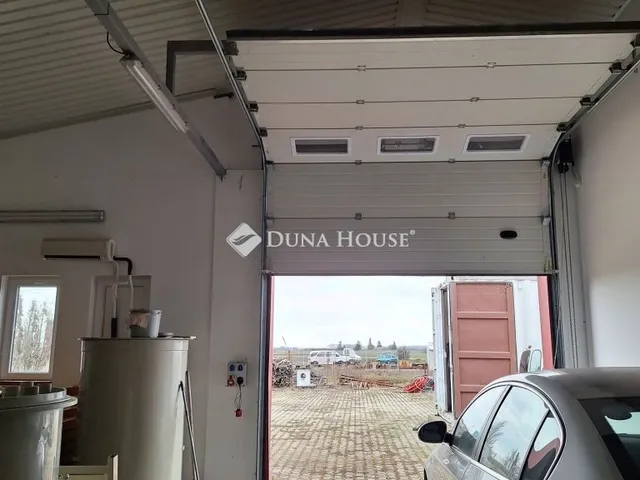 Eladó kereskedelmi és ipari ingatlan Bátaszék 252 nm