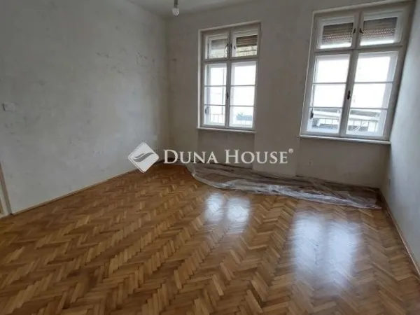 Eladó lakás Baja 70 nm